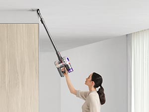 Dyson V8 Cordless Vacuum, Cleans Hard Floors and Carpets, Detangles, Converts to Handheld, 115AW, 2 Power Modes, Up to 40 Minutes¹ detail 9