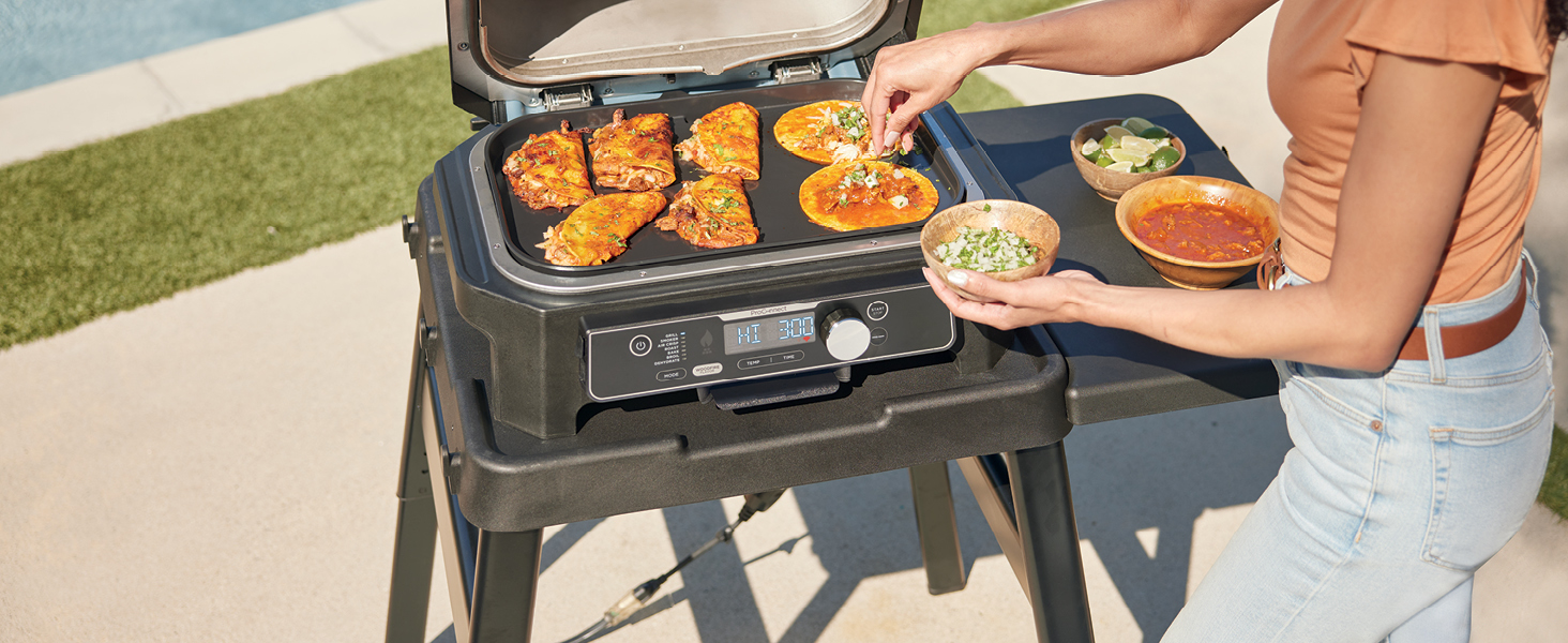 Ninja Woodfire Pro Connect XL Outdoor Grill & Smoker | Bluetooth, App Enabled | 7-in-1 Grill, BBQ Smoker, Outdoor Air Fryer | Woodfire Technology | Built-In Thermometer | Black & Gold | OG951BK1 detail 18