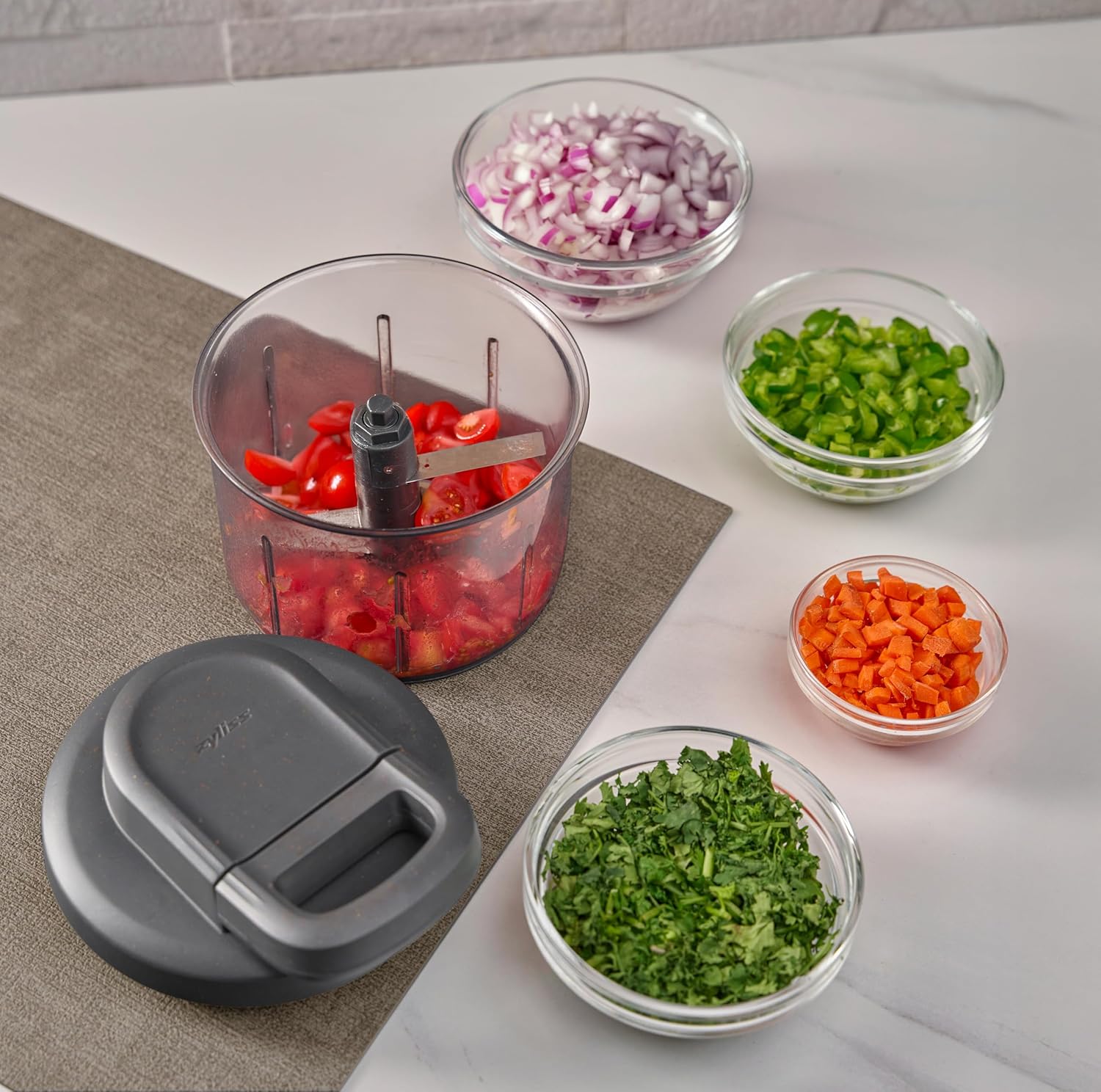 Zyliss Easy Pull Food Chopper and Manual Food Processor - Hand-Held Slicer & Dicer for Fruits & Vegetables - Easy Pull Manual Food Chopper - Cooking Gadgets & Kitchen Essentials - Easy Pull 3.0 detail 12