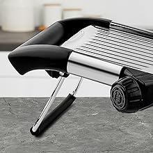 Mandoline Food Slicer, Adjustable Mandoline Slicer for Kitchen, Stainless Steel Mandolin Vegetable Chopper for Potato/Tomato/Onion, Vegetable Slicer Julienne Cutter with Cut-Resistant Gloves detail 4
